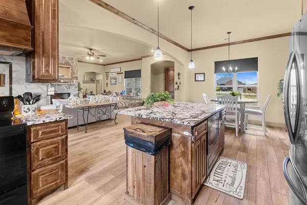 300 Delatorre Street, Trenton, TX 75490