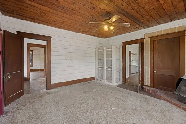 903 4th Street SW, Paris, TX 75460