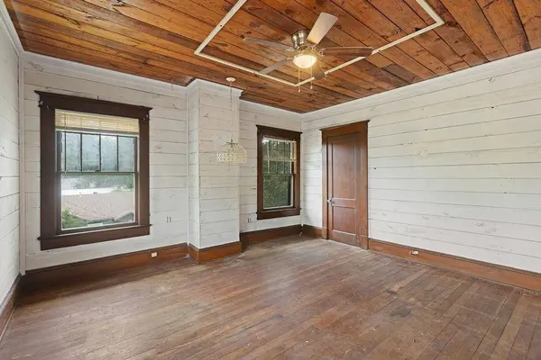 903 4th Street SW, Paris, TX 75460