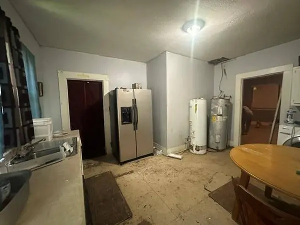 828 E Price Street, Paris, TX 75460