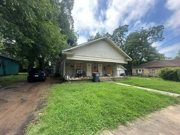 828 E Price Street, Paris, TX 75460