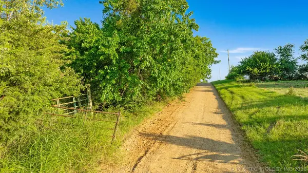 1093 N 4260 RD, Hugo, OK 74743
