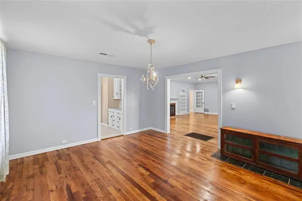 650 W Kaufman Street, Paris, TX 75460