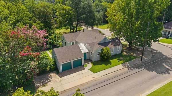 650 W Kaufman Street, Paris, TX 75460
