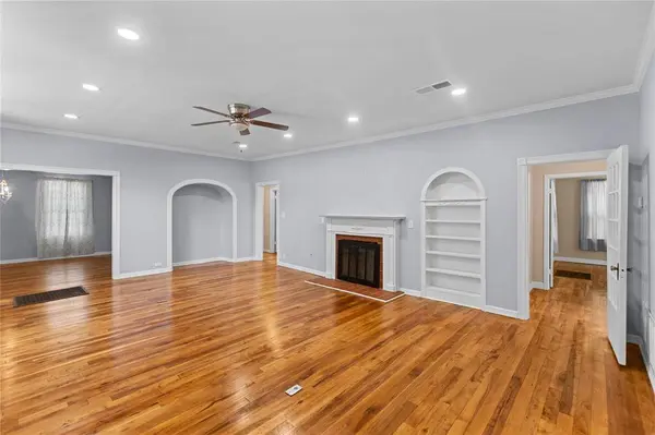 650 W Kaufman Street, Paris, TX 75460