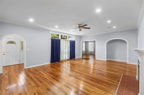 650 W Kaufman Street, Paris, TX 75460