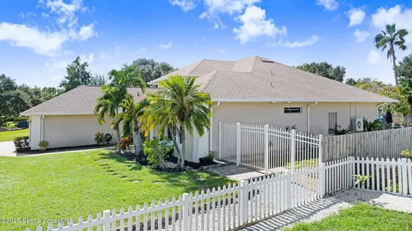 2735 S Courtenay Pkwy, Merritt Island, FL 32952