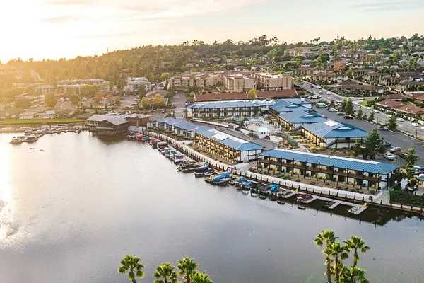 lakehouse-hotel-and-golf
