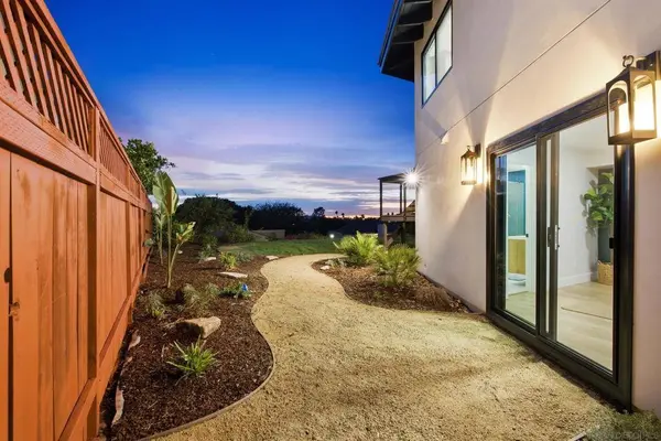 7619 Cortina Ct, Carlsbad, CA 92009