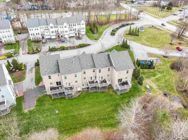 28 Acadia LN, Exeter, NH 03833