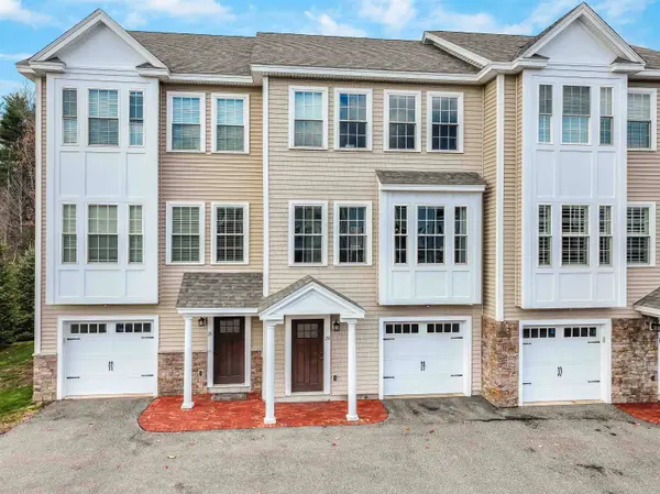 28 Acadia LN, Exeter, NH 03833