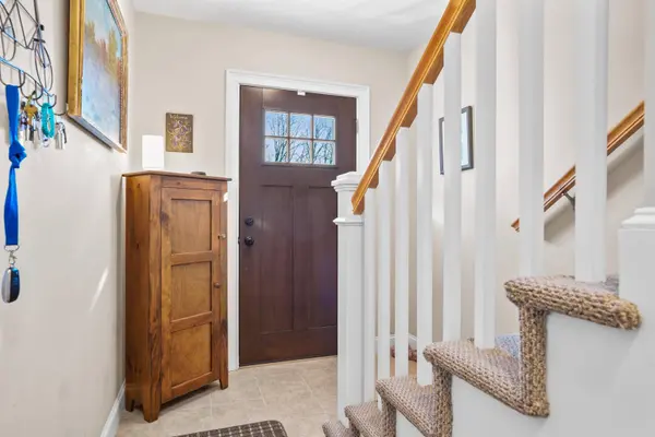 28 Acadia LN, Exeter, NH 03833