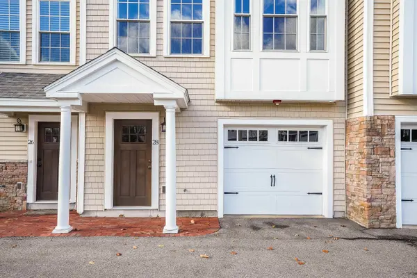 28 Acadia LN, Exeter, NH 03833