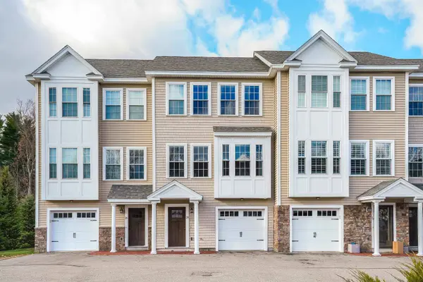 28 Acadia LN, Exeter, NH 03833