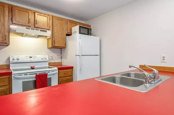 107 Glengarry DR #107, Stratham, NH 03885