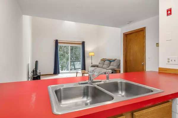 107 Glengarry DR #107, Stratham, NH 03885