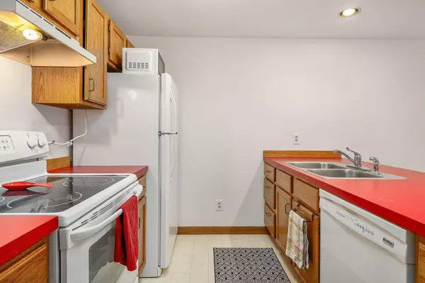 107 Glengarry DR #107, Stratham, NH 03885