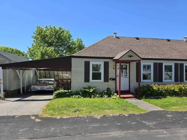 30 Halstead ST, Kittery, ME 03904