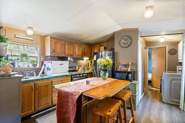 76 Roberts RD, Barrington, NH 03825