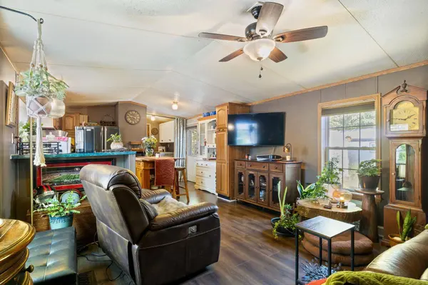 76 Roberts RD, Barrington, NH 03825