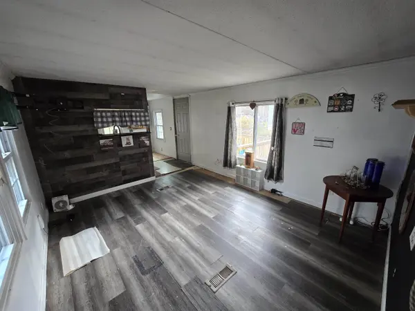 70 Roberts RD, Barrington, NH 03825