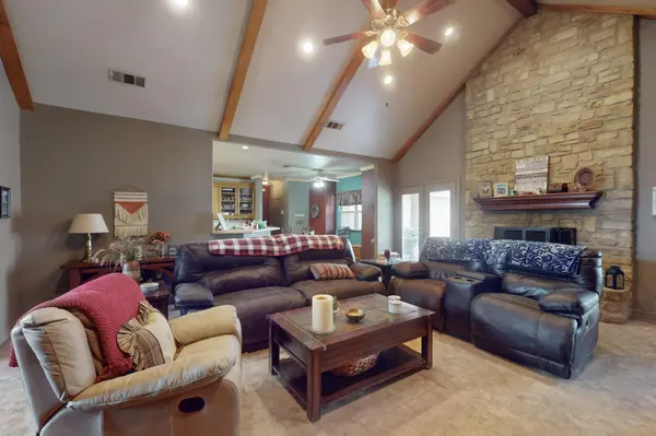 2407 Briarwood Cv, Cedar Hill, TX 75104-4536