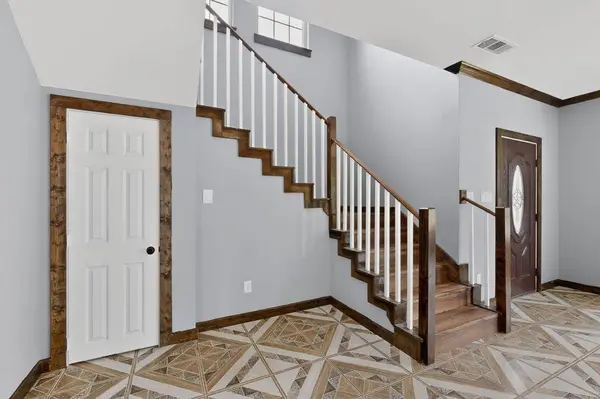 800 Oak Creek Drive, Hutchins, TX 75141