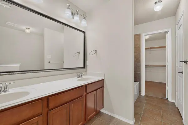 2011 Samantha Lane, Heartland, TX 75126