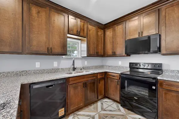 800 Oak Creek Drive, Hutchins, TX 75141