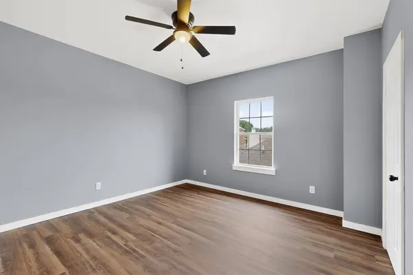 800 Oak Creek Drive, Hutchins, TX 75141