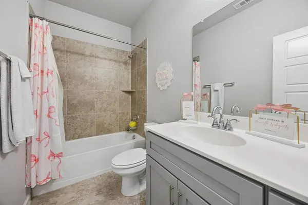 638 Hazeltine Road, Red Oak, TX 75154