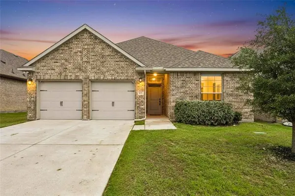 638 Hazeltine Road, Red Oak, TX 75154