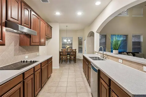 295 Stone Ridge Drive, Sunnyvale, TX 75182
