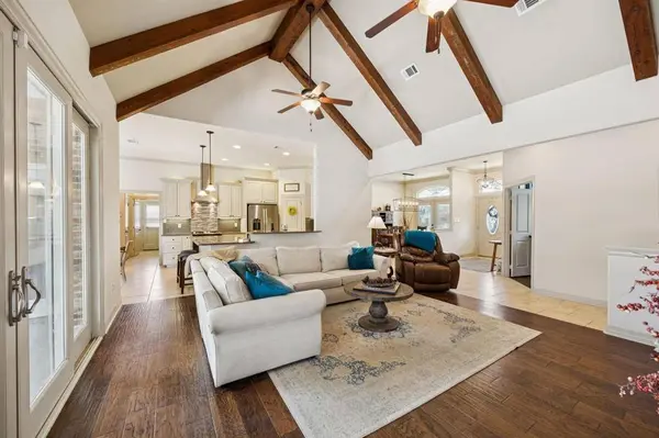 101 Beacon Court, Mabank, TX 75143