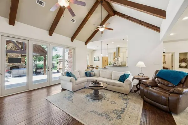 101 Beacon Court, Mabank, TX 75143