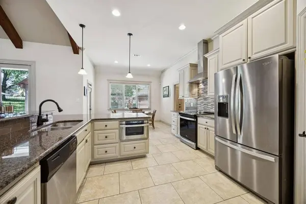 101 Beacon Court, Mabank, TX 75143