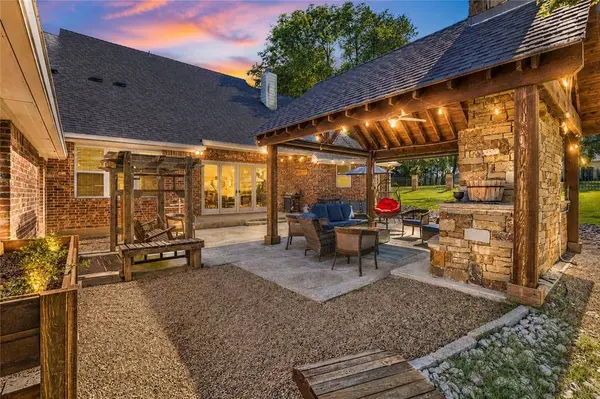 101 Beacon Court, Mabank, TX 75143