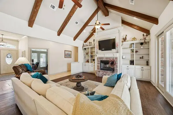 101 Beacon Court, Mabank, TX 75143