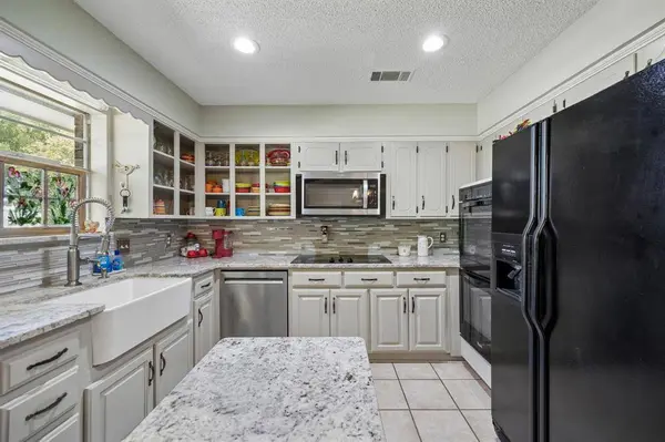 1060 Old Stacy Road, Fairview, TX 75069