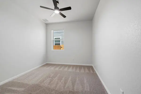 727 Gray Fox LOOP, Hutto, TX 78634