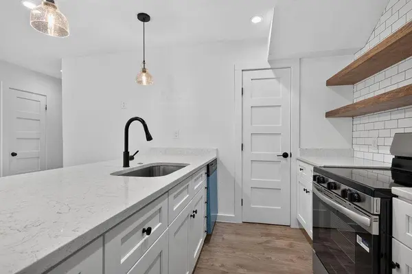2124 Burton DR #133, Austin, TX 78741