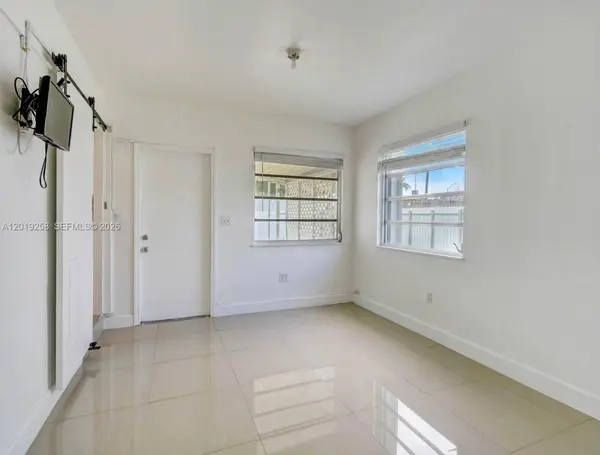 9494 SW 39th St, Miami, FL 33165