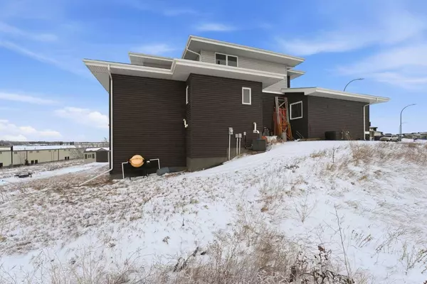 38 Vista Close, Blackfalds, AB T4M 0L3