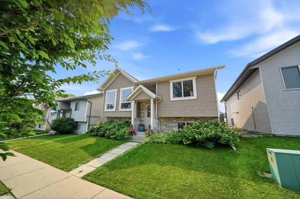 59 Wildrose DR, Sylvan Lake, AB T4S 2L1