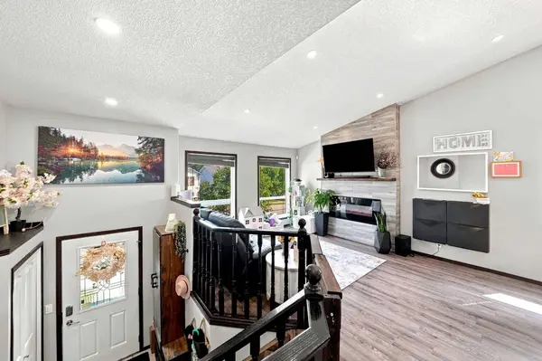 59 Wildrose DR, Sylvan Lake, AB T4S 2L1