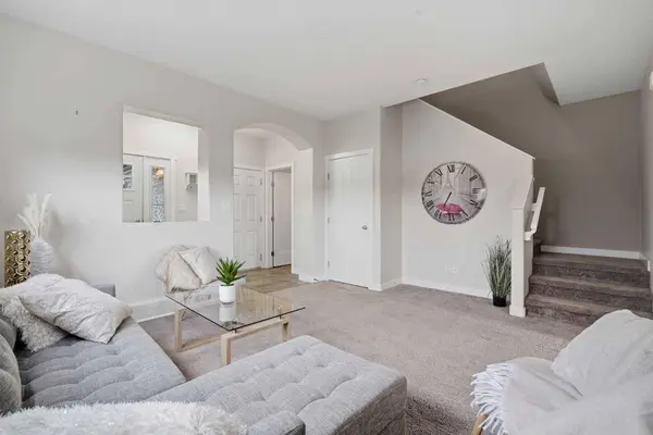 8 Rowberry CT, Sylvan Lake, AB T4S 0L7