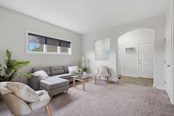 8 Rowberry CT, Sylvan Lake, AB T4S 0L7
