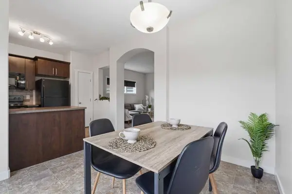 8 Rowberry CT, Sylvan Lake, AB T4S 0L7