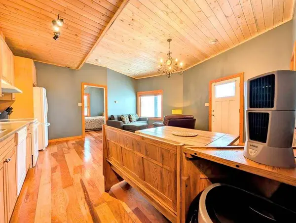 9 Upper CRES, Marten Beach, AB T0G 2A0