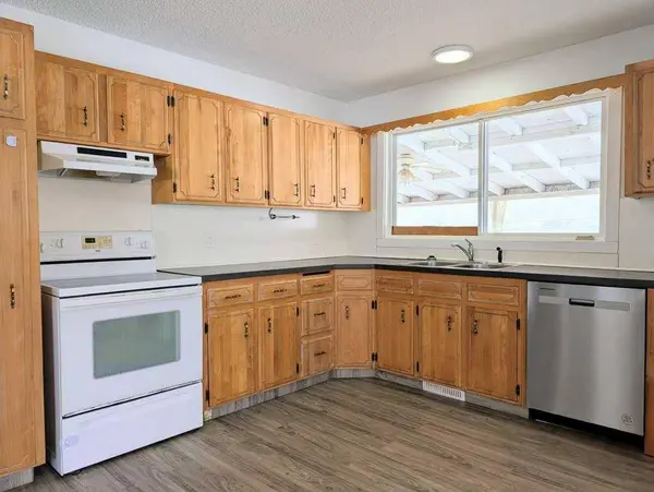 400 4 ST NE, Slave Lake, AB T0G 2A2